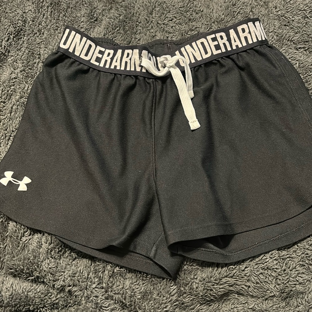 Youth Black Medium heat gear shorts. Used but in great condition.